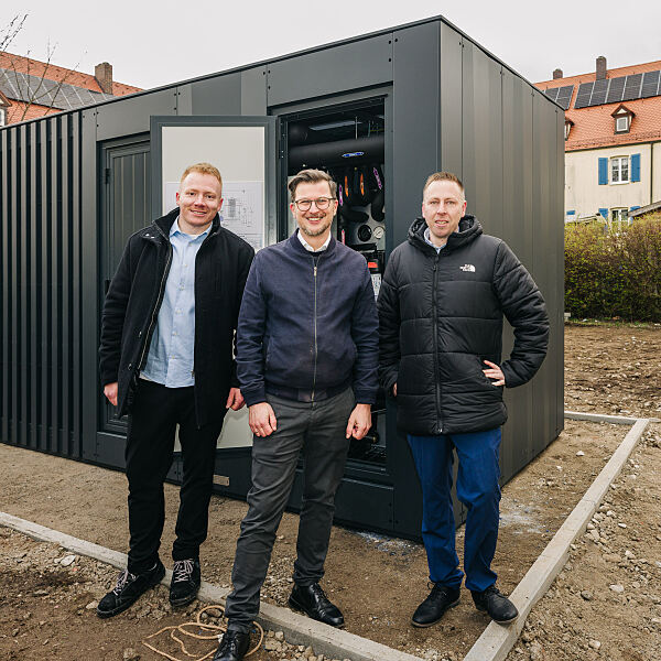 Vonovia_Nürnberg_Wärmepumpen-Cube_Gruppenfoto