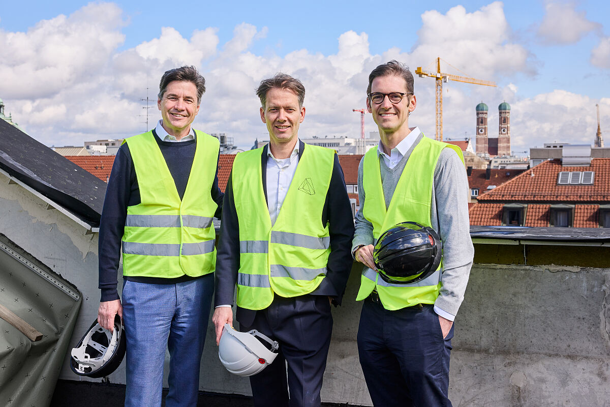 Politischer Ortstermin am zukünftigen Münchner Standort von Novartis Deutschland im entstehenden Bürokomplex The Stack (für Namen und Titel der Personen siehe Dateibeschreibung)