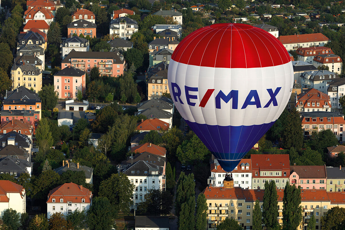 Remax_Ballon_Wohnquartier mit Grün