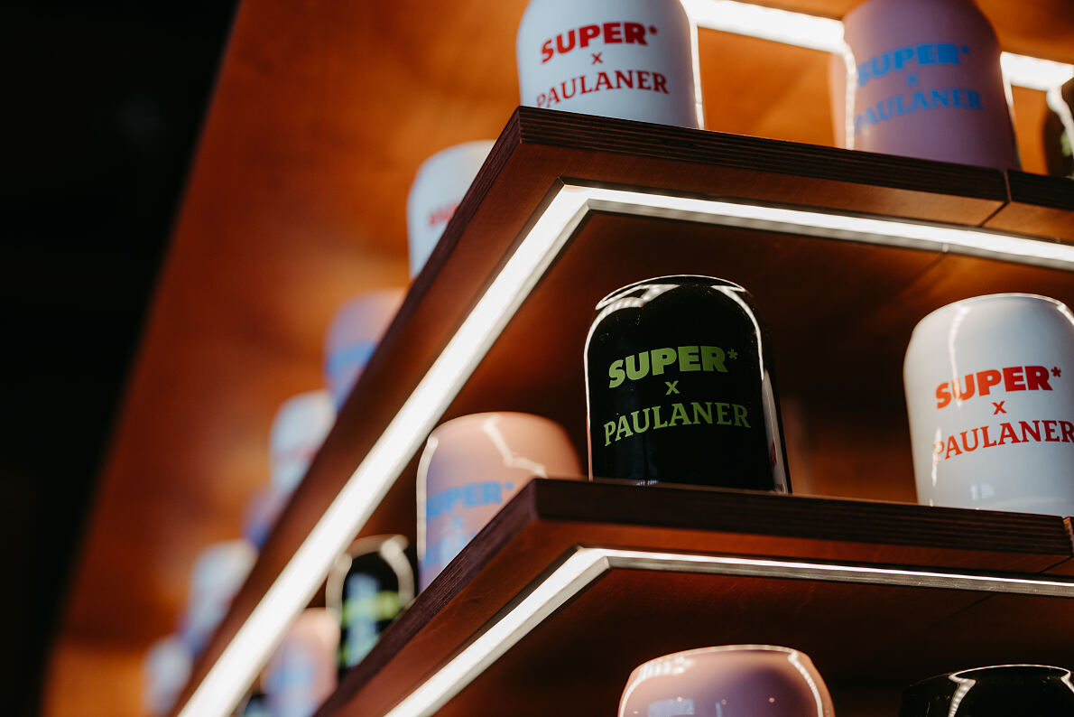 Das SUPER als eigenständige Marke_ Neben Gastronomie und Listening Bar umfasst das Konzept im HERZOG MAX einen Concept Store mit eigenen Produkten.