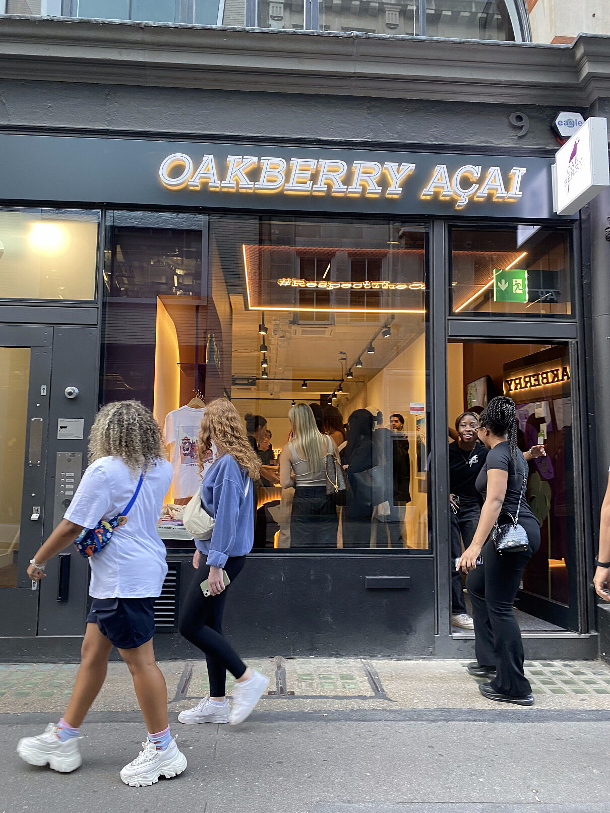 Oakberry setzt auf hochfrequentierte urbane Lagen. Im The Stack wird die Marke erster Gastronomiemieter des Holz-Hybrid-Bürogebäudes.