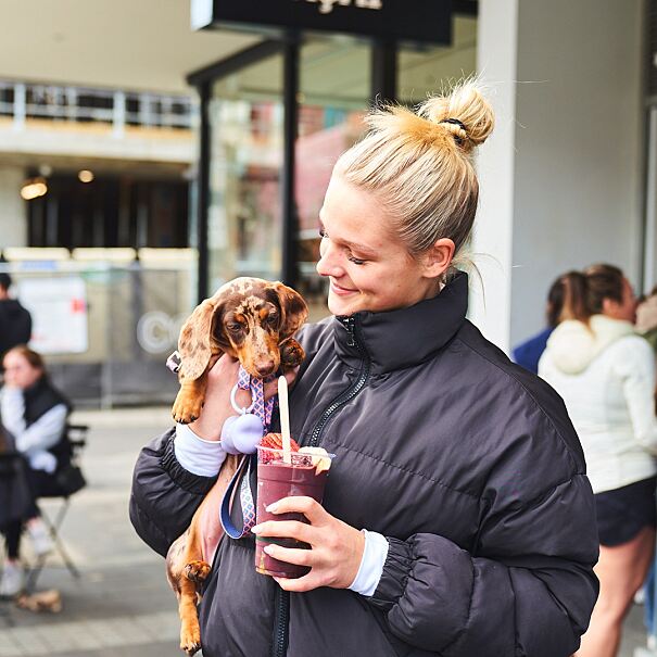 Oakberry steht für ein urbanes Fast-Casual-Angebot rund um Açaí-Bowls, Smoothies und Snacks. Im The Stack soll der erste Münchner Store im Herbst 2026 eröffnen.