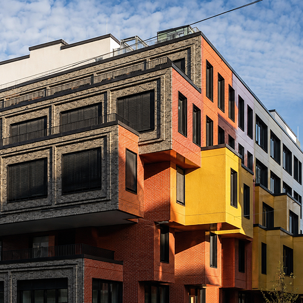 Mit der Kita im Gebäude M5 entwickelt sich die Macherei München vom Arbeitsort weiter zum Alltagsort. Die Einrichtung ergänzt Büro, Gastronomie, Hotel, Handel und Fitness um soziale Infrastruktur.