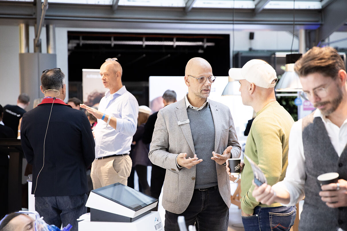 Networking im LILO: Die Community-Flächen schaffen Raum für Austausch zwischen Mietern, Gästen und Veranstaltungsteilnehmern.