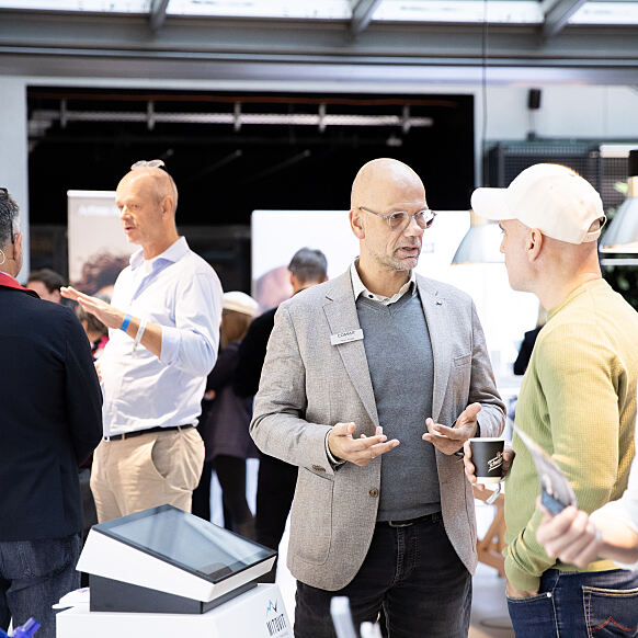 Networking im LILO: Die Community-Flächen schaffen Raum für Austausch zwischen Mietern, Gästen und Veranstaltungsteilnehmern.