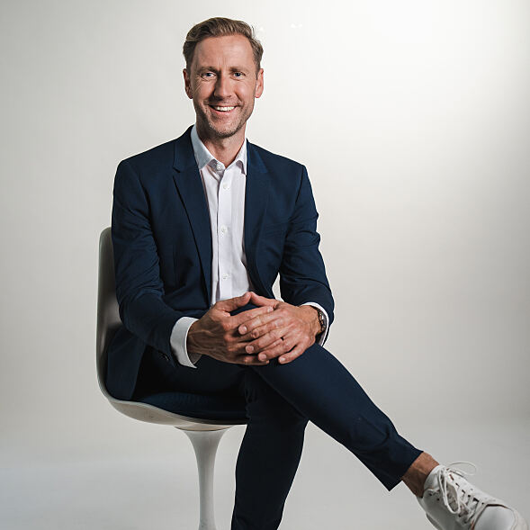 Kai Oppel, Founder LNGVTY
