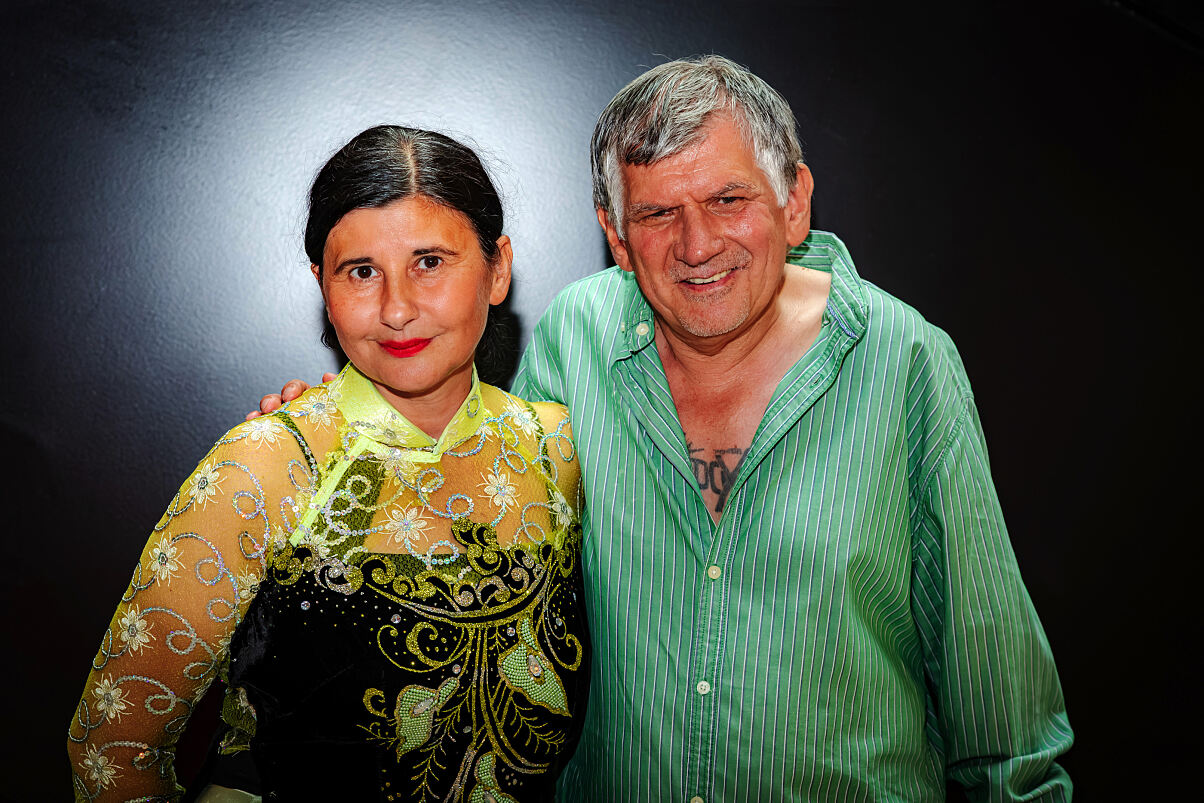 Künstlerin Nezaket Ekici und Tommy Schmidt, ArtPros Kurator