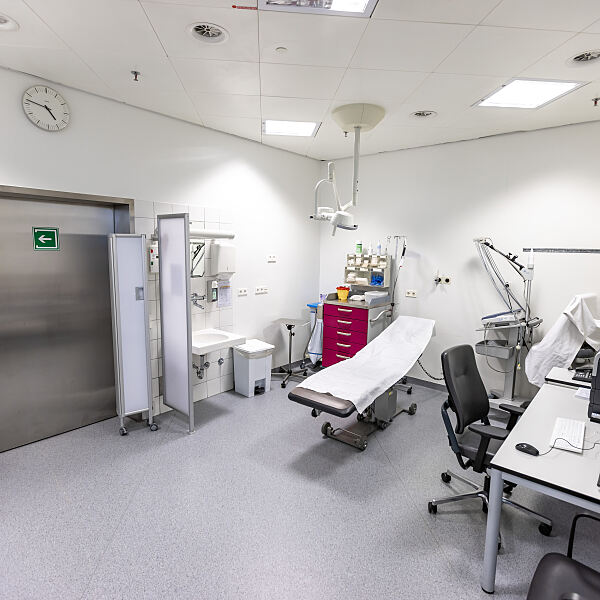 Räumlichkeiten der Munich Airport Clinic - Teilnehmende erhalten dort Zugang zur klinikeigenen Aufbereitungseinheit und können Praktika absolvieren