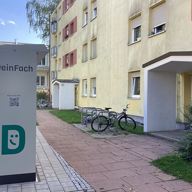 Seitenansicht des neuen Paketautomaten.