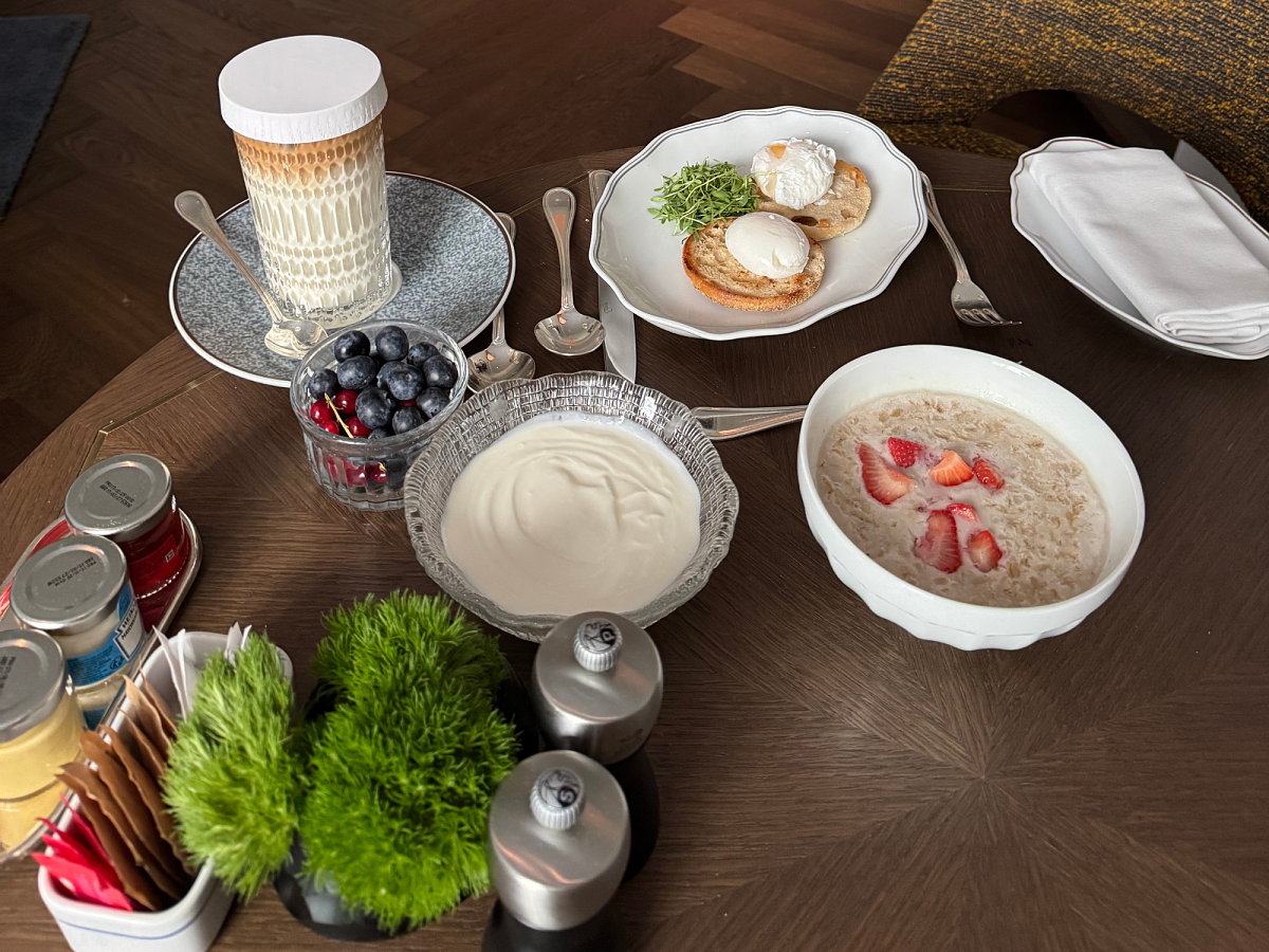 Frühstücksangebot im Rosewood München