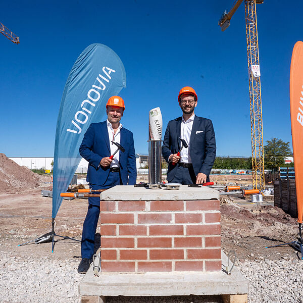 Udo Sauter (Geschäftsführer BUWOG) und Dr. Andreas Zippel (Oberbürgermeister Bayreuth) bei der Grundsteinlegung.