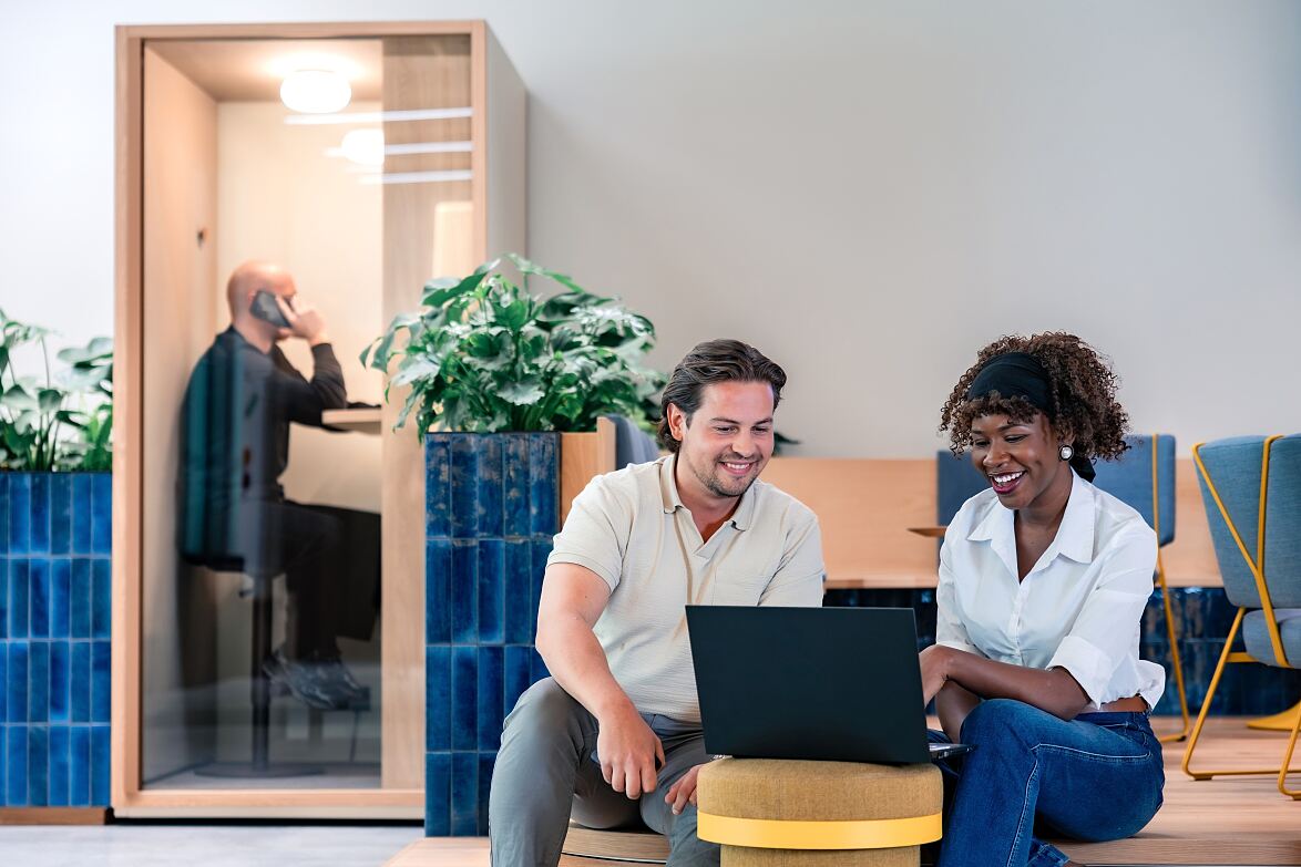 Arbeiten zwischen zwei Terminen: Die Work Lounge im Erdgeschoss bietet freie Arbeitsplätze, Phone Booths ermöglichen ungestörte Telefonate.