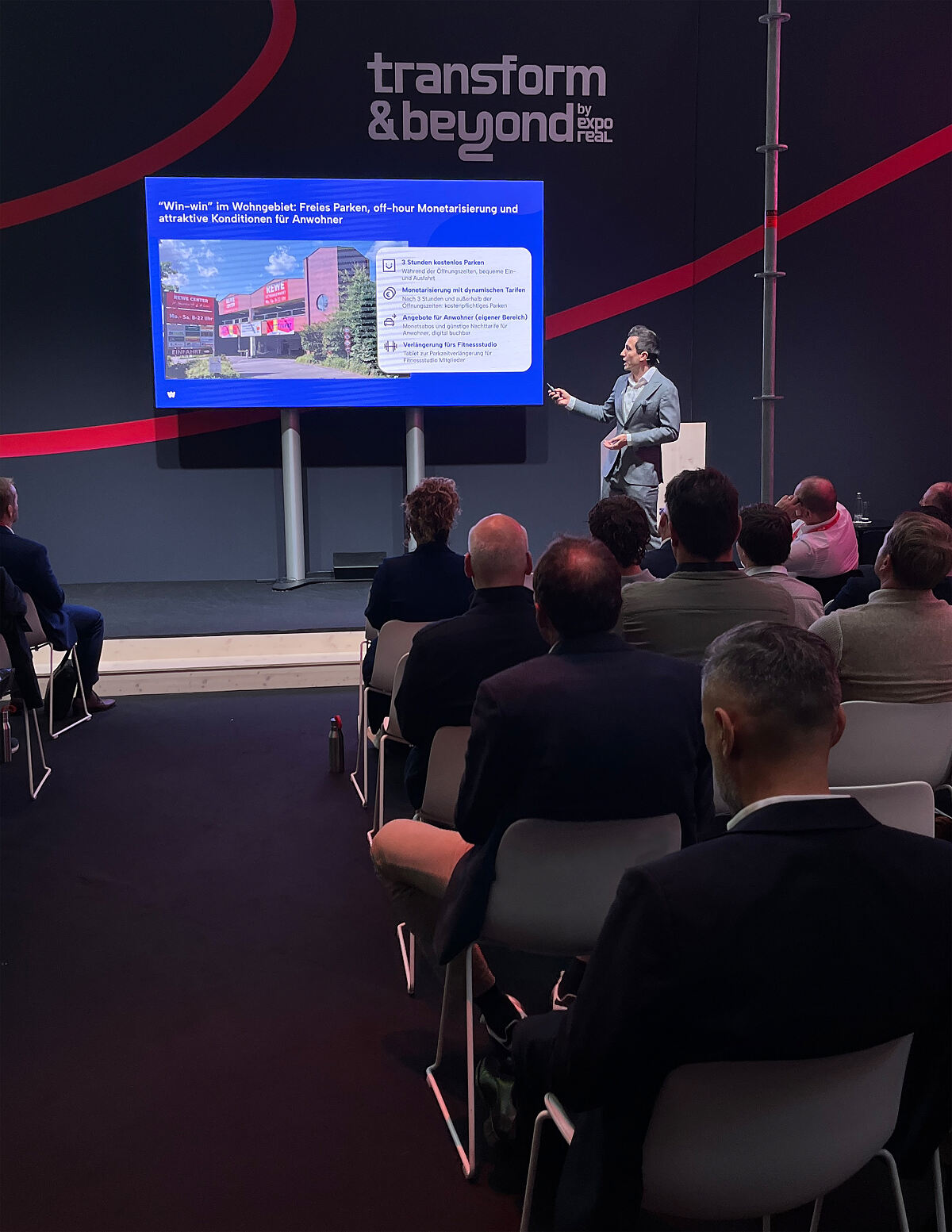 Jakob Bodenmüller, CEO und Mitgründer von Wemolo, bei seinem Vortrag „Der Parkplatz als Asset. Vom Kostenfaktor zum Werttreiber der Immobilie“ auf der Expo Real 2026.