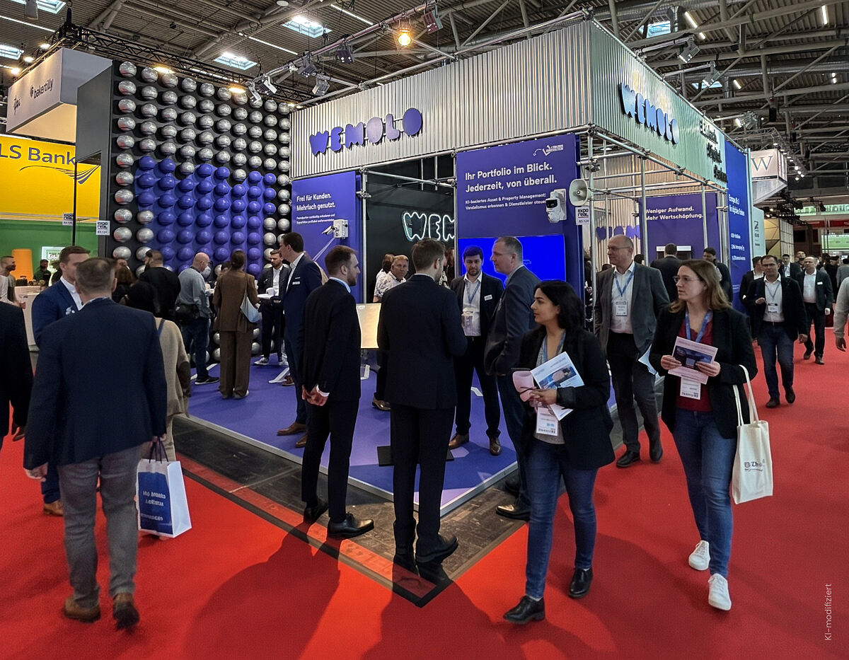 Der Wemolo-Stand auf der Expo Real 2026 in München (Halle B3, Stand 124). Das Münchner Technologieunternehmen bewirtschaftet europaweit mehr als 4.500 Parkflächen mit rund 370.000 Stellplätzen.