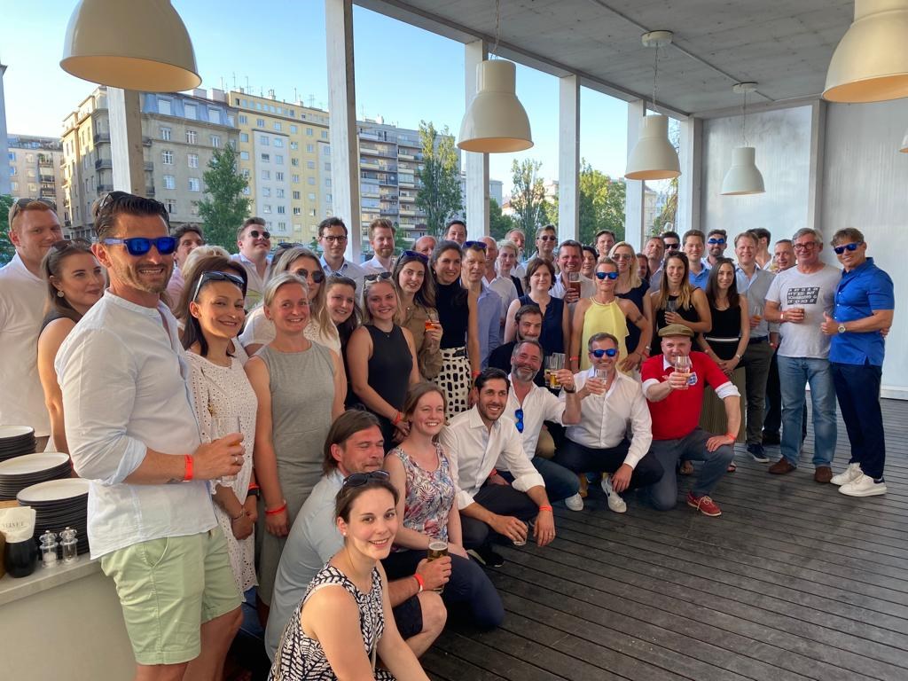 Mitarbeiter der UB Holding beim Sommerfest in Wien 