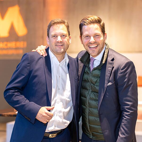 Die Projektverantwortlichen der Macherei München von links nach rechts: Stefan Stadler, Managing Director ACCUMULATA Real Estate Group und Tobias Wilhelm, Partner bei Art-Invest Real Estate und Leiter der Niederlassung München.