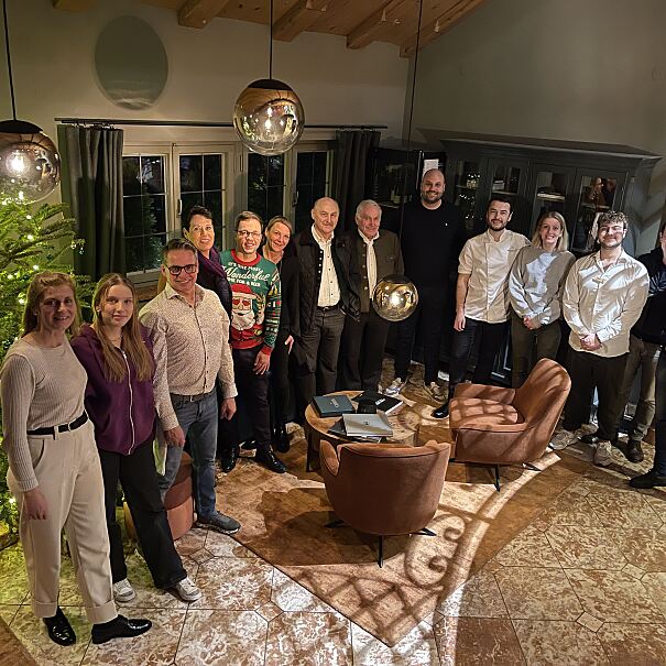 Die fleißigen Weihnachtshelfer haben den 70 anwesenden Gästen einen schönen Abend beschert.