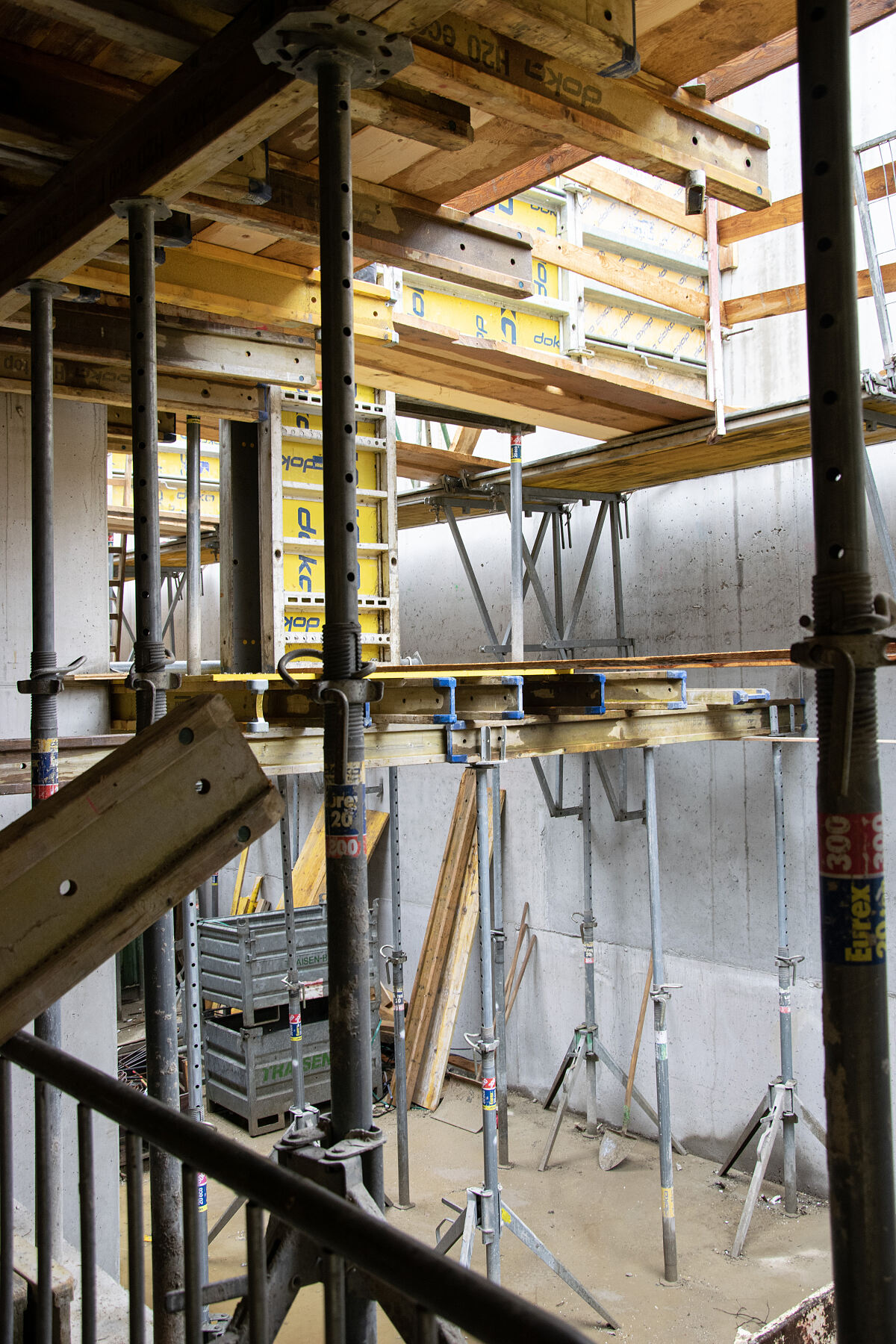 Stabilisierung der Fundamente im Zuge des Tiefgaragenbaus