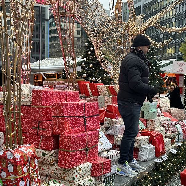 Möglich gemacht hat die Geschenk-Aktion eine Initiative um den Frankfurt-Botschafter Hassan Annouri und den Grundstückseigentümer Rock Capital Group.