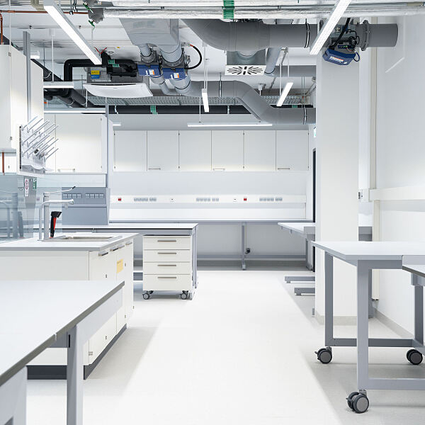 Mit ihrer Laborexpertise bringt die Rock Capital Group im Skygate S2-Labore auf den umkämpften Life Science-Markt im Raum München.