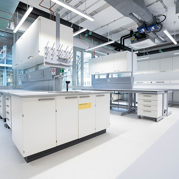 Vollausgestattete und betriebsbereite Labore im SKYGATE geben Mietern aus den Bereichen Biotech und Life Sciences die Möglichkeit, schnell im Gebäude einzuziehen.