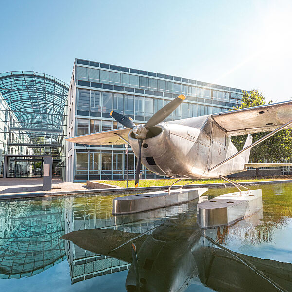 Der umfassend revitalisierte Gebäudekomplex SKYGATE zahlt nicht nur auf Ökologie ein. Das Biotech-Cluster verleiht dem Gebäude gesellschaftliche Relevanz.