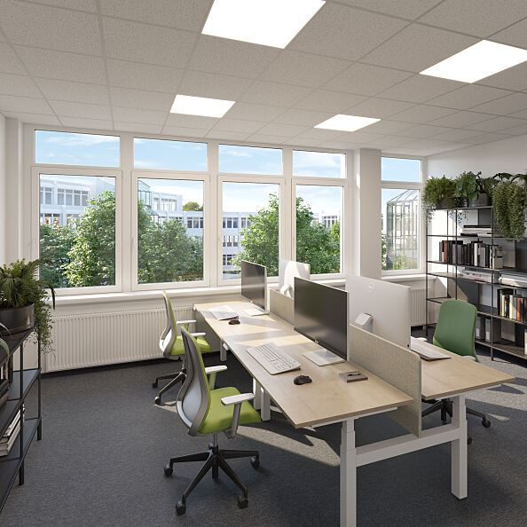 Office-Situation: Vier moderne Arbeitsplätze bieten optimale Bedingungen für Produktivität und Kollaboration.