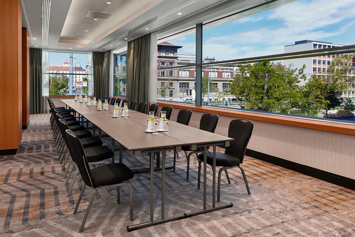 VIEHI_Park Suite 10_Boardroom_01_(c) Hilton Vienna Park