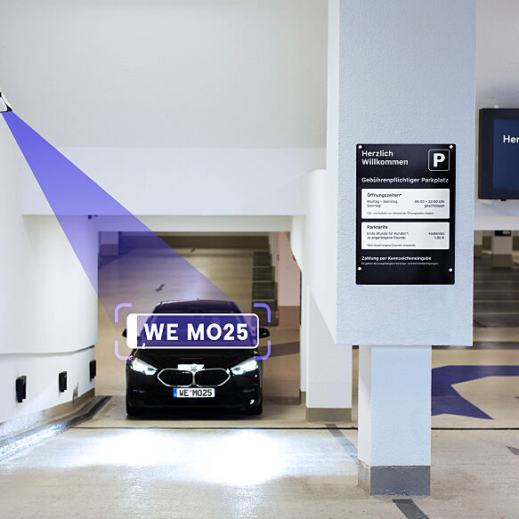 Automatischer Check-out beim Verlassen: Die KI-basierte Plattform erkennt das Fahrzeug bei der Ausfahrt – kein Suchen nach dem Parkticket, keine defekte Schranke.