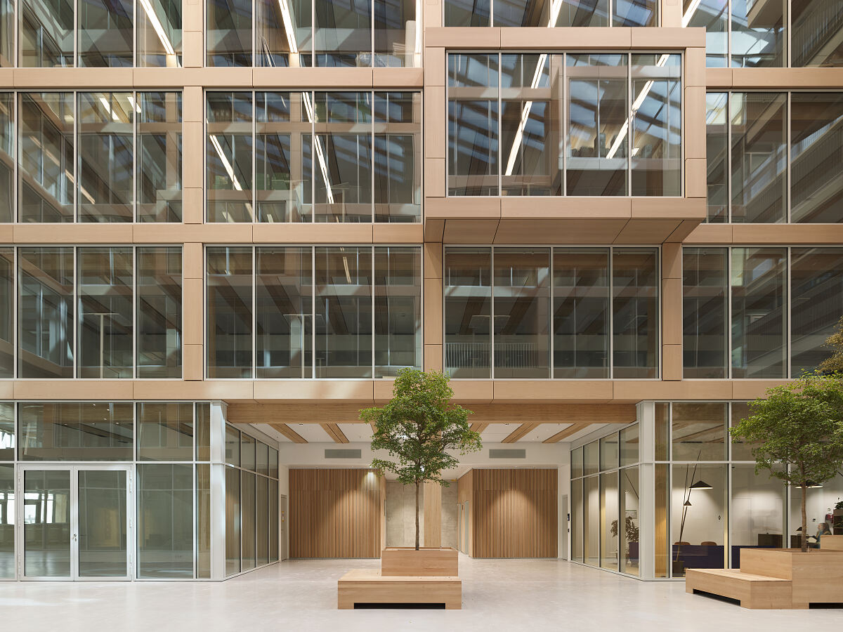 Atrium i8