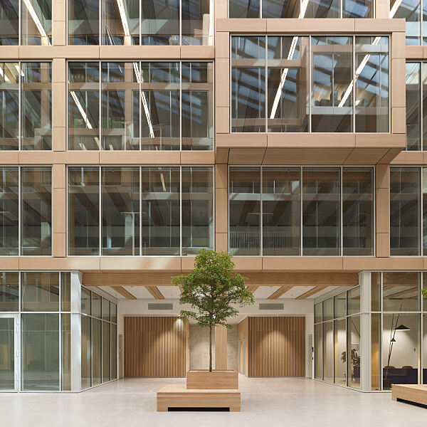 Atrium i8