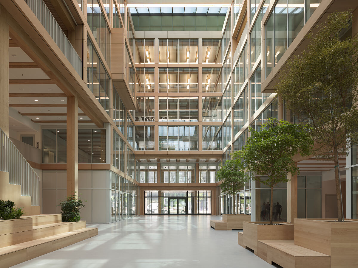 Atrium i8 