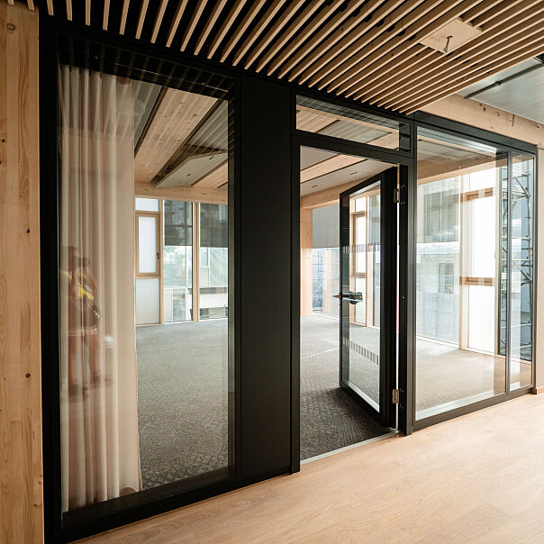 Erster fertiggestellter Showroom im Regelgeschoss – Einblick in die zukünftige Arbeitswelt bei The Stack.