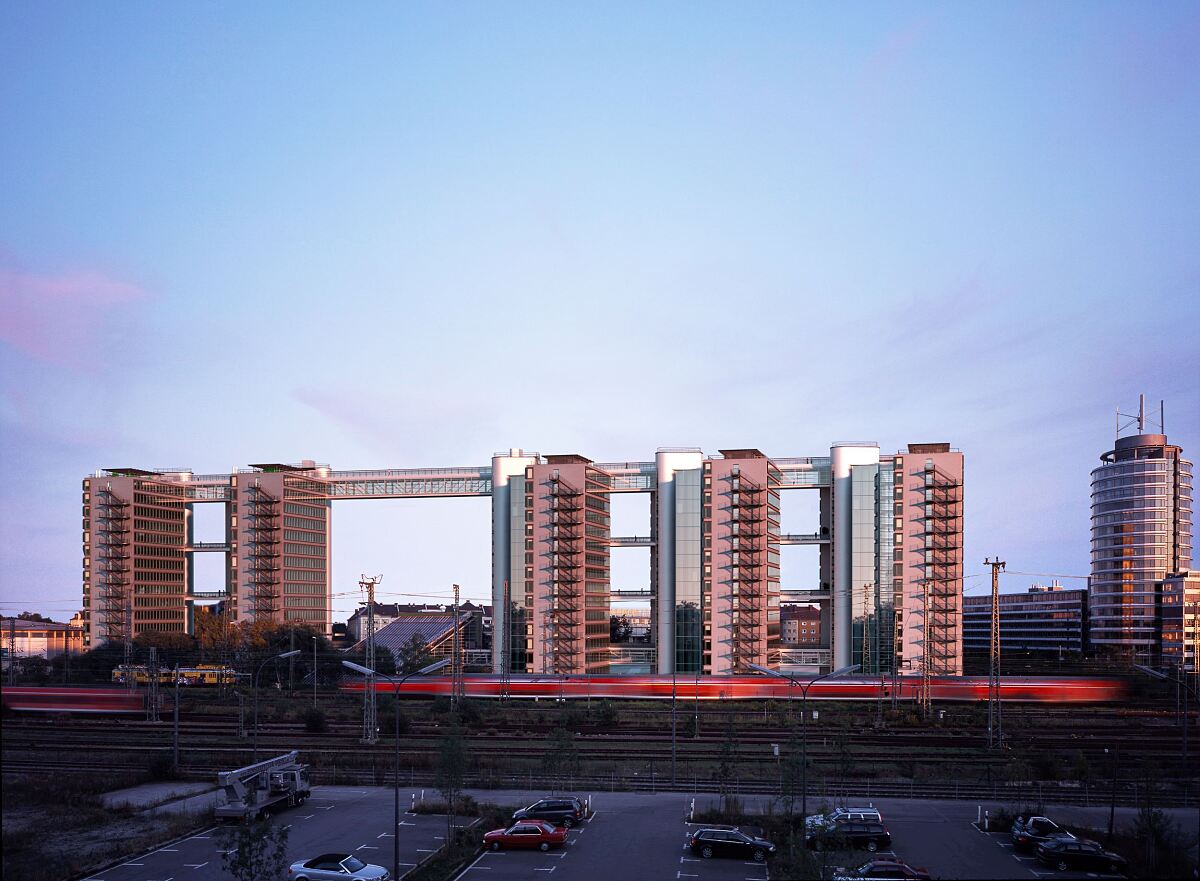 Wealthcap_TenTowers_Foto_SBahn_(c)KiesslerArchitekten