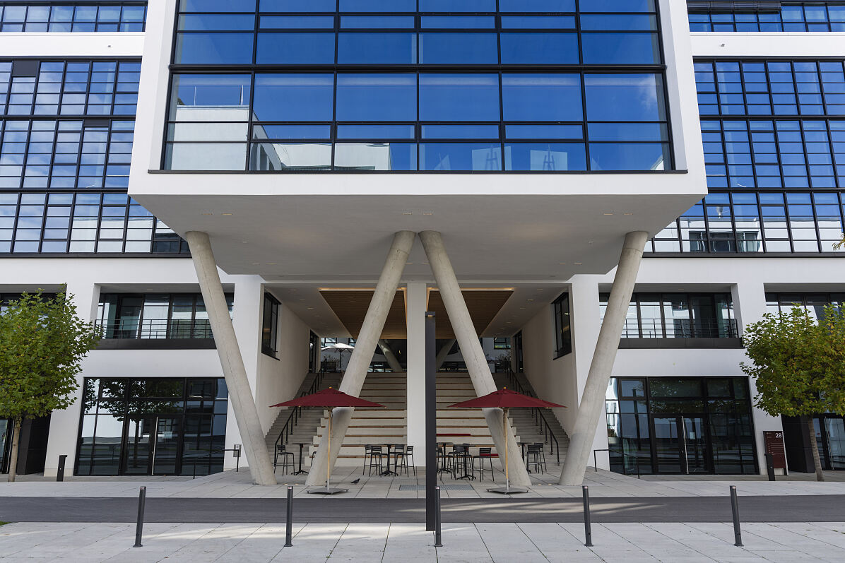 20251019_Allgemeine SÜDBODEN_Haus 28 x LEED Platin_Freitreppe x Finger