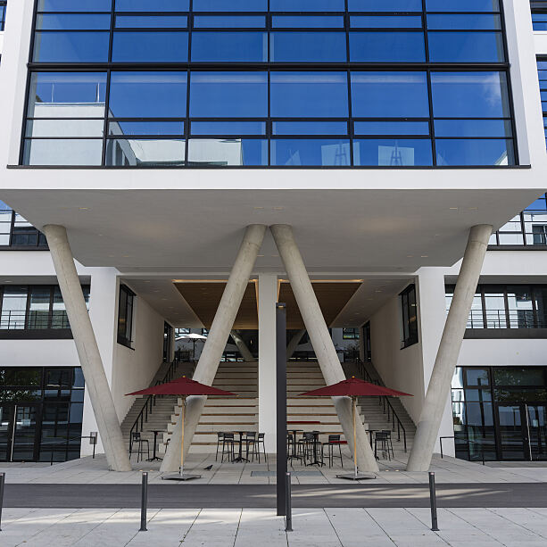 20251019_Allgemeine SÜDBODEN_Haus 28 x LEED Platin_Freitreppe x Finger