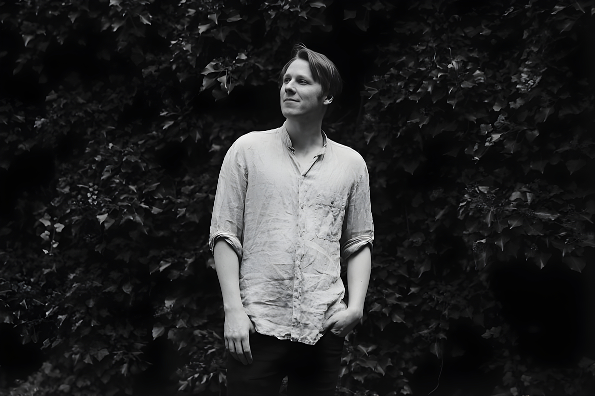 Henrik Ajax im Sommer 2025. Sein neues Werk „Vintervila“ entstand zum 15-jährigen Jubiläum des Scandinavian Ensemble.