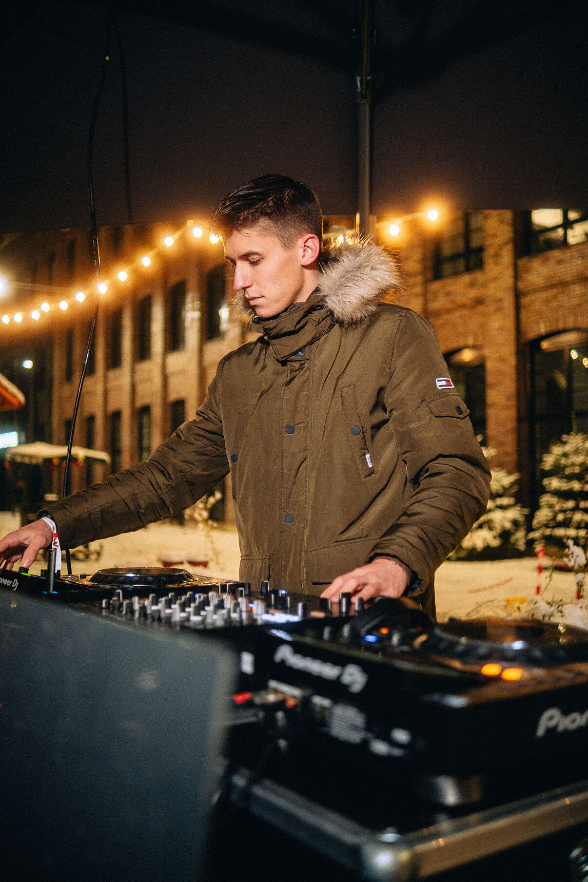 DJ-Set in der After-Work-Hütte: Jeden Freitag legt ein wechselndes Line-up Münchner DJs auf.