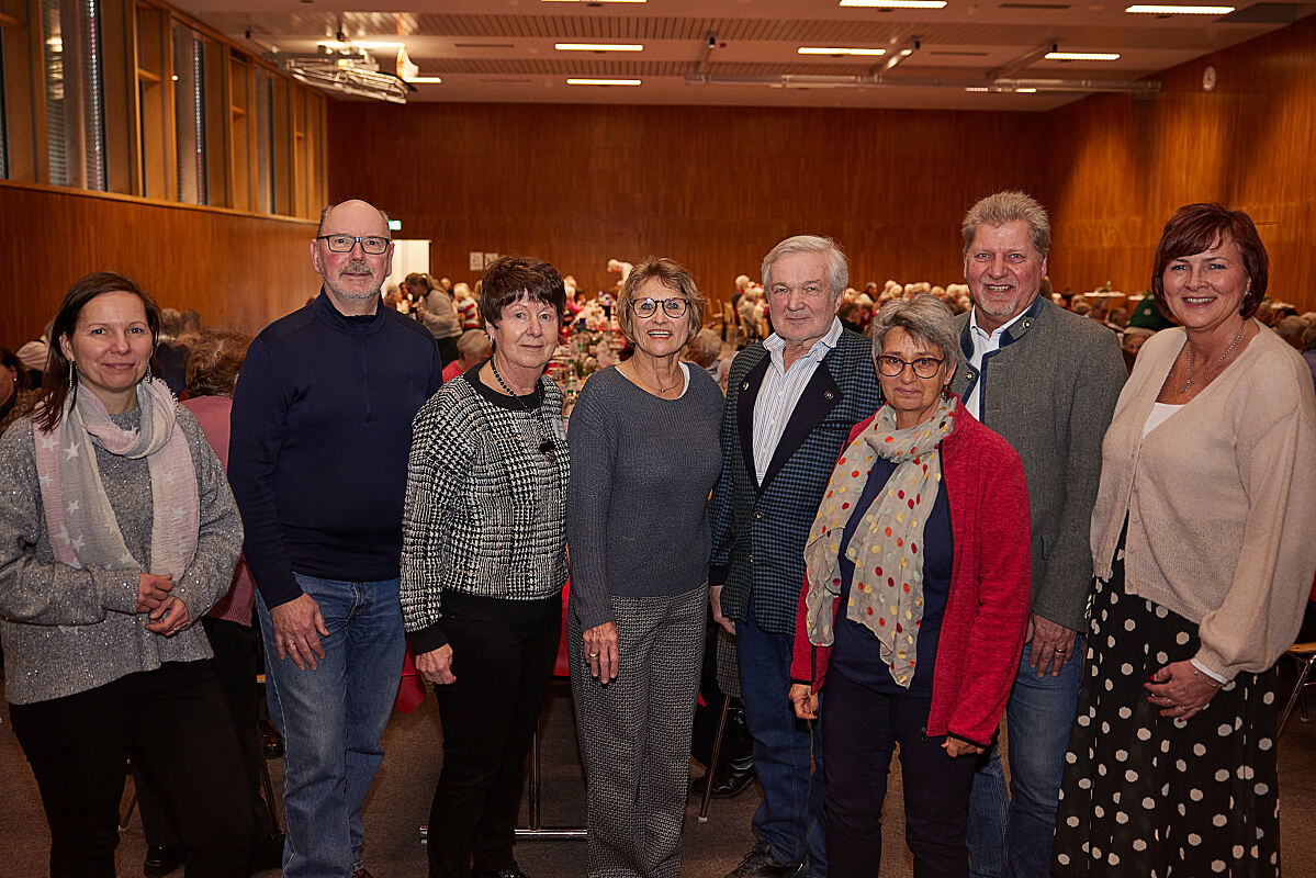 2025-12-05_Vonovia x Neuried_Seniorenweihnacht_Gruppenbild