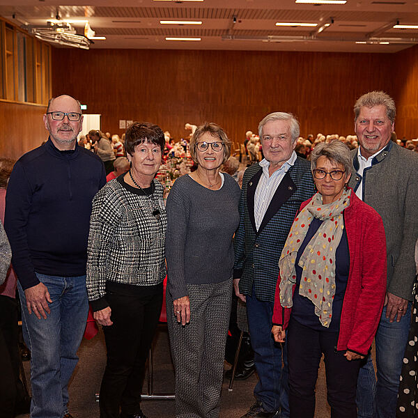 2025-12-05_Vonovia x Neuried_Seniorenweihnacht_Gruppenbild