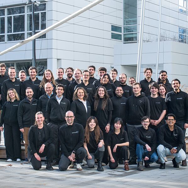 The full 45-person strong team based in Munich - QuantumDiamonds GmbH