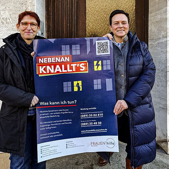 Start der Kampagne von Vonovia x Frauen*hilfe München mit Claudia Heyne, Leitung Öffentlichkeitsarbeit und Fundraising bei der Frauen*hilfe München (links), und Andrea Günther, Regionalleitung München bei Vonovia (rechts). 